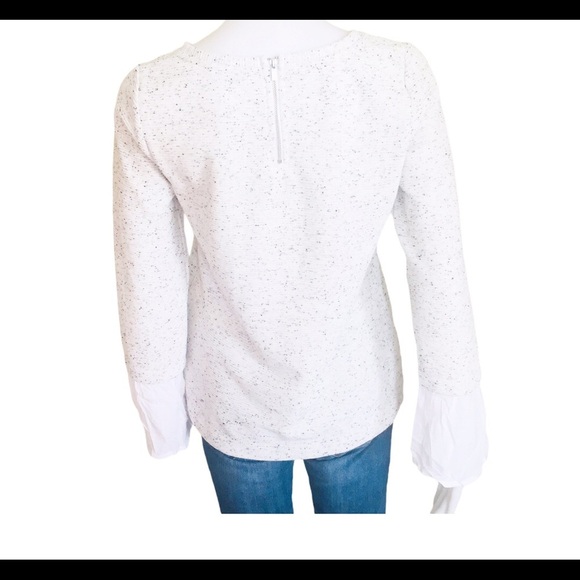 REITMANS Flutter Woven Top With Peekaboo Bell Sleeve Blouse Detail Grey Space XS - Picture 4 of 11